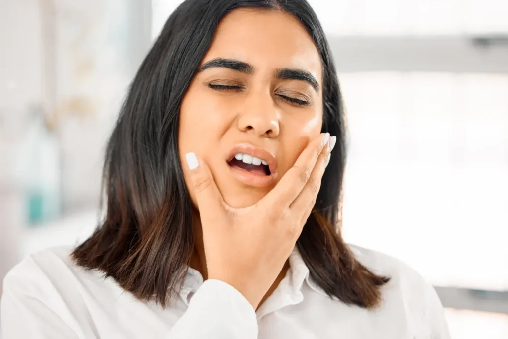 persona con dolor en la boca